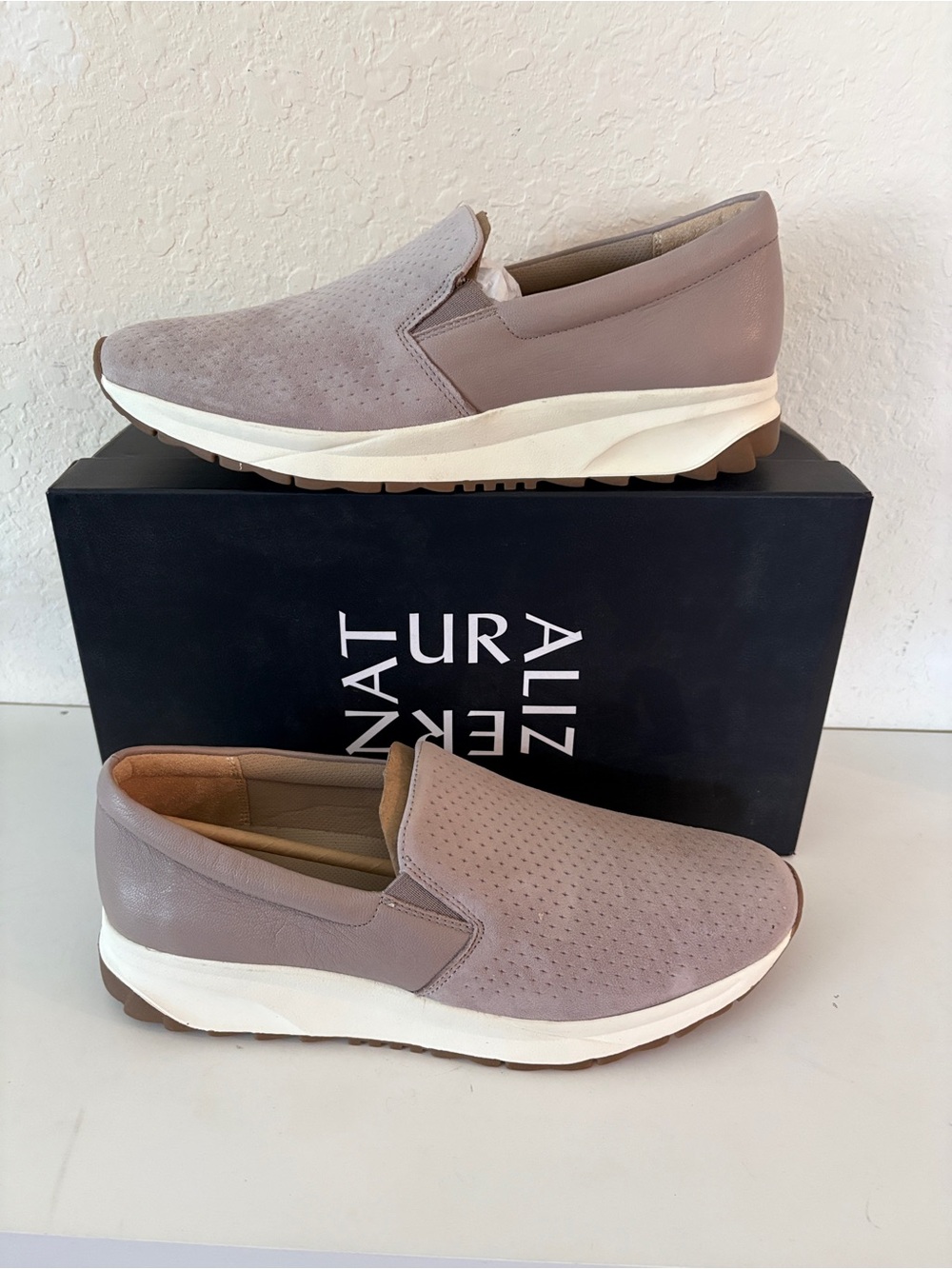 NIB Naturalizer Woman’s Selah slip On Shoes In Turtle Dove  SZ 10 M